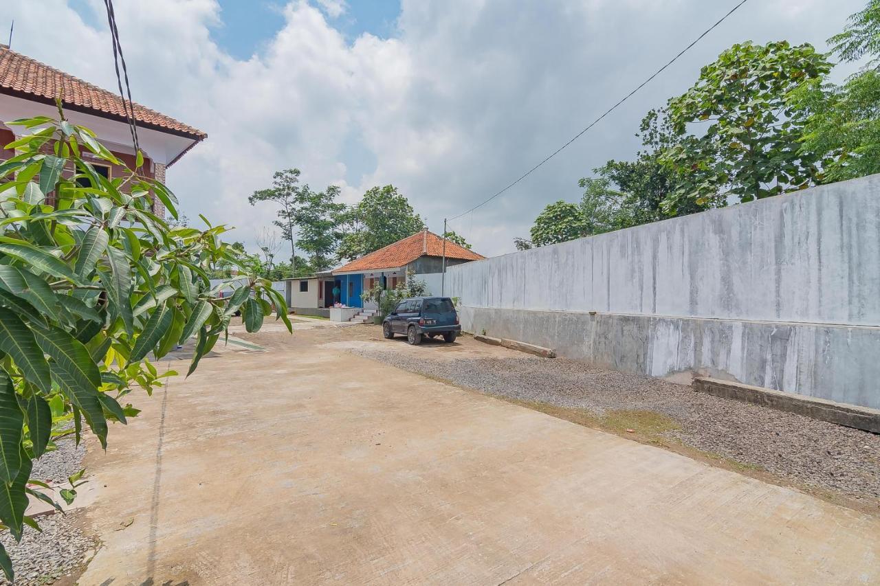 Reddoorz Syariah @ Tambak Mekar Street Subang Hotel Djalantjagak Exterior photo